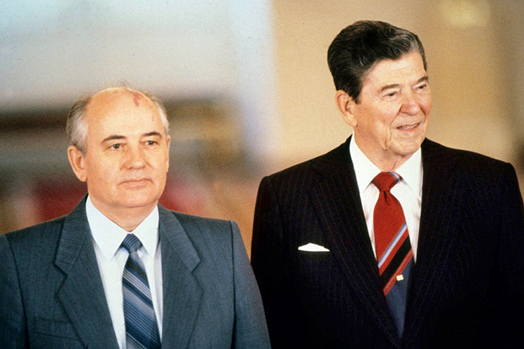 reagan y Mijaíl Gorbachov
