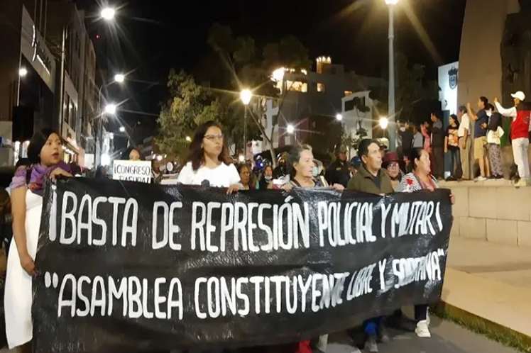 Manifestantes en Perú